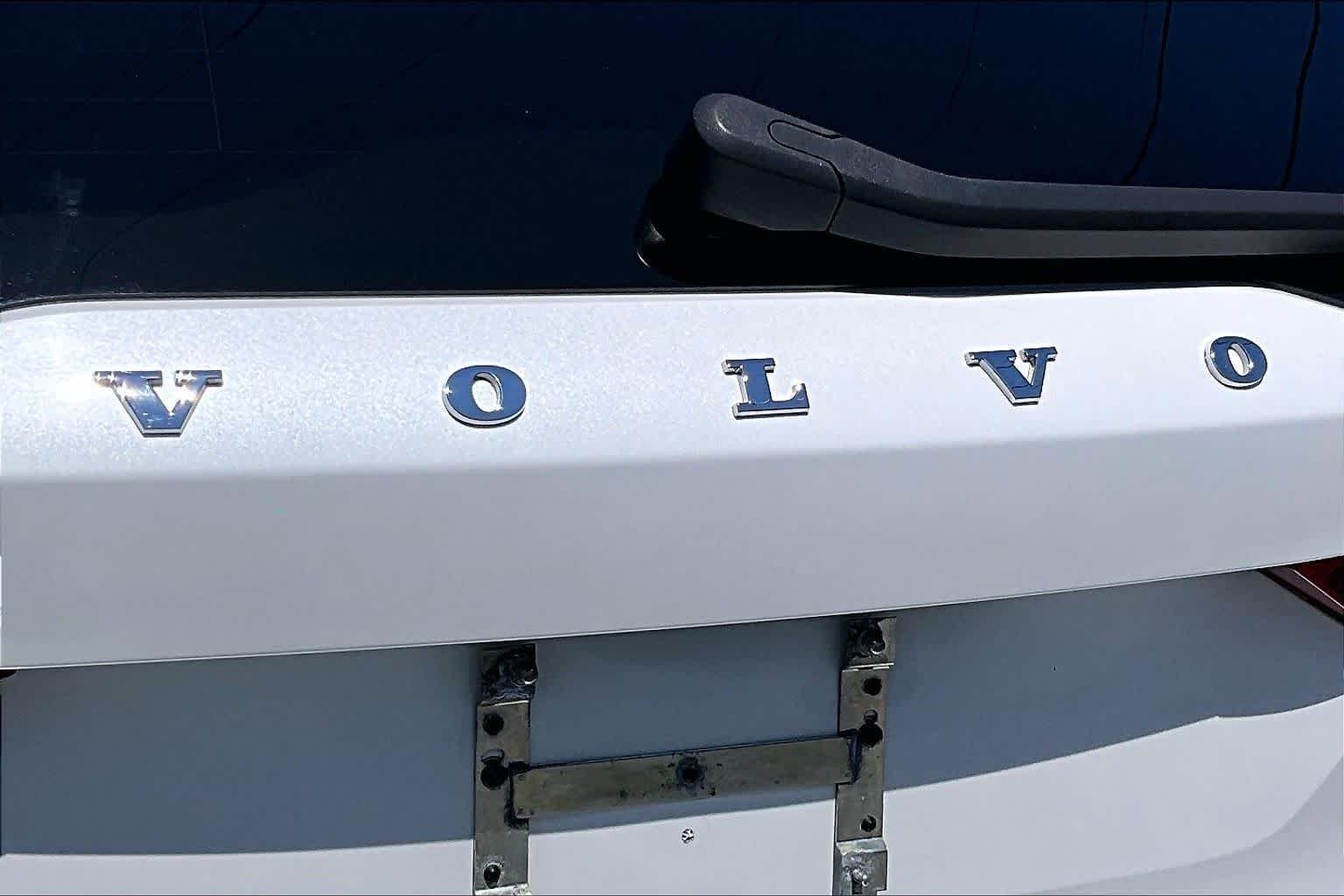 Used 2020 Crystal White Pearl Metallic Volvo  image 31
