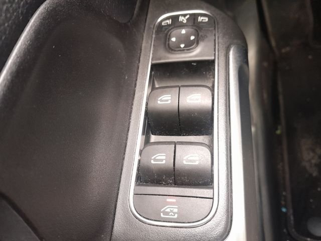 Used 2022 Polar White Mercedes-Benz GLB 250 image 8