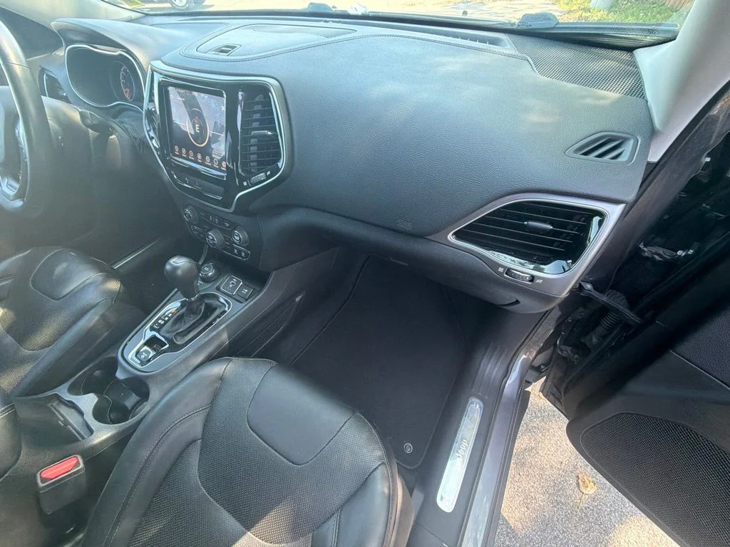 Used 2019 Gray Jeep Limited image 38
