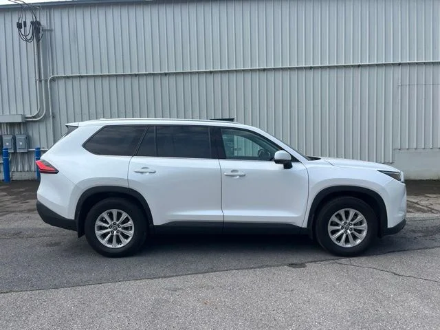 Used 2024 Wind Chill Pearl Toyota XLE image 4