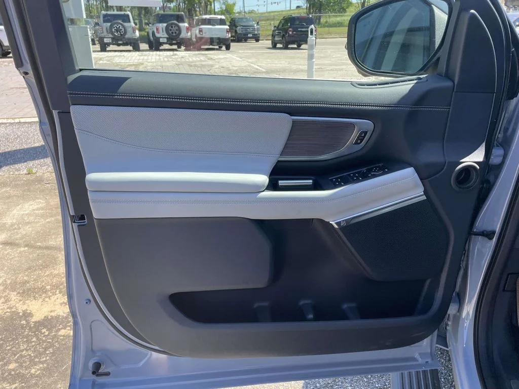 New 2026 Glacier Gray Metallic Tri-Coat Ford Platinum image 15