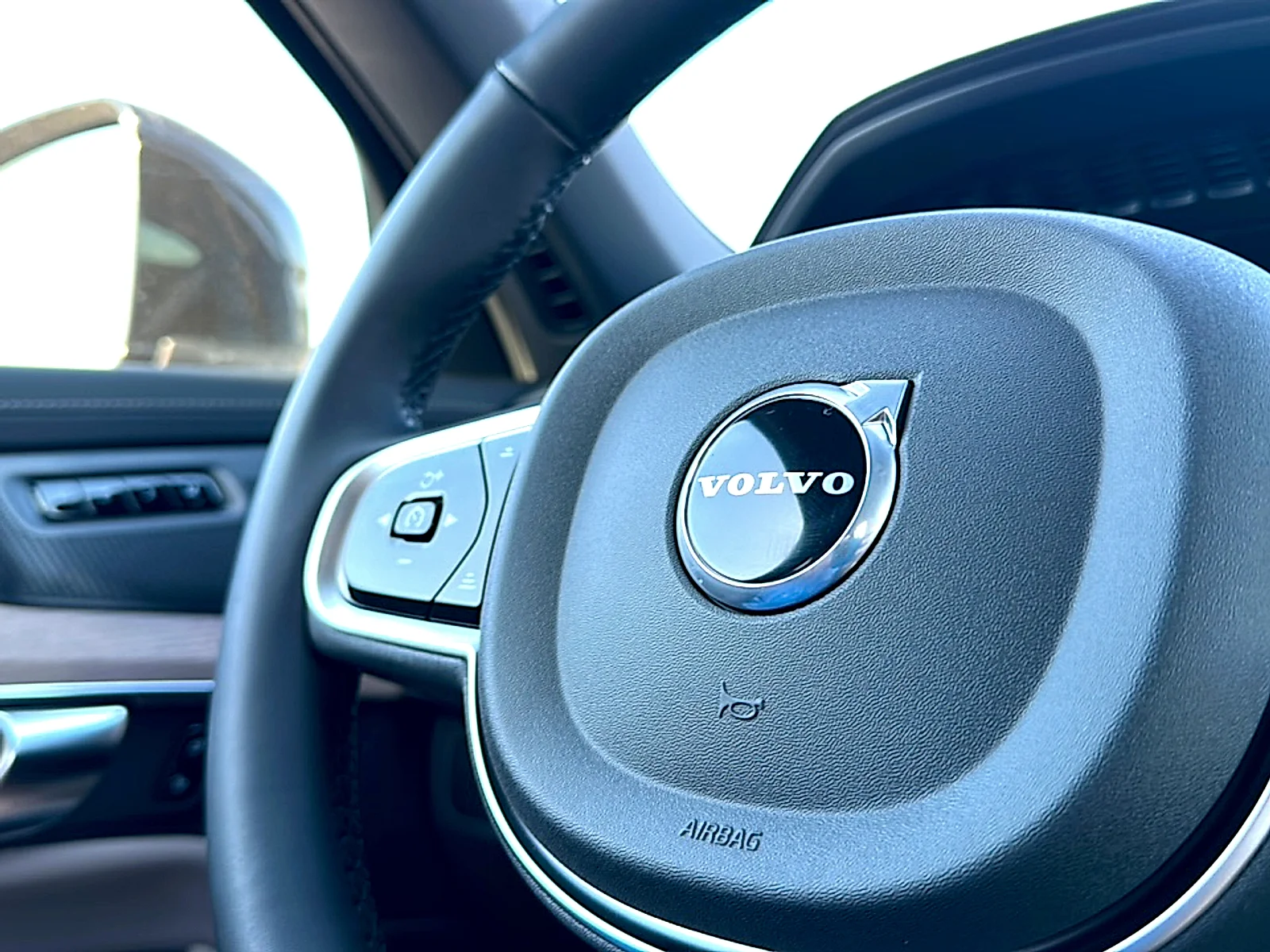 2025 Volvo XC90 Plus - Photo 21