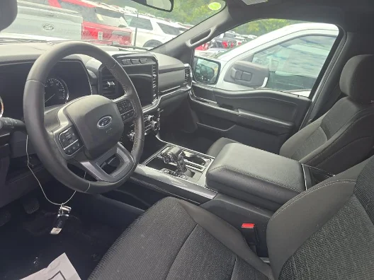 Used 2023 Oxford White Ford XLT image 10