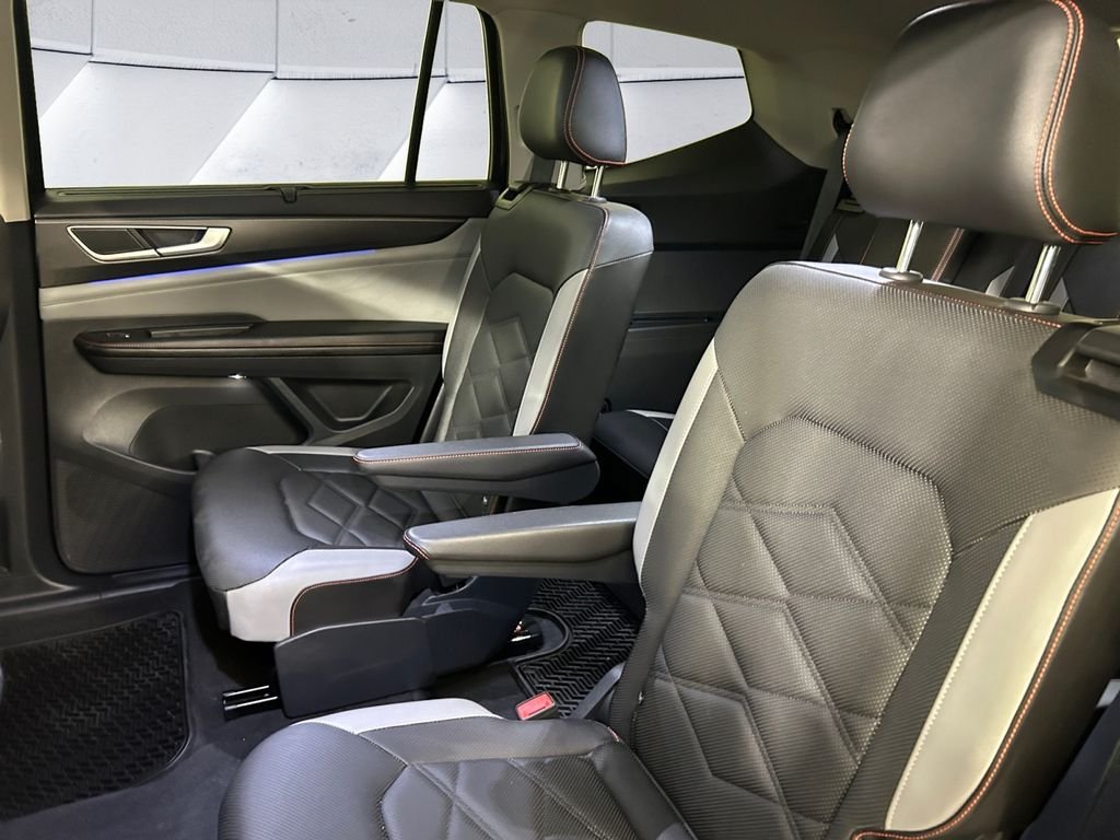 Used 2024  Volkswagen 2.0T Peak Edition SEL image 18