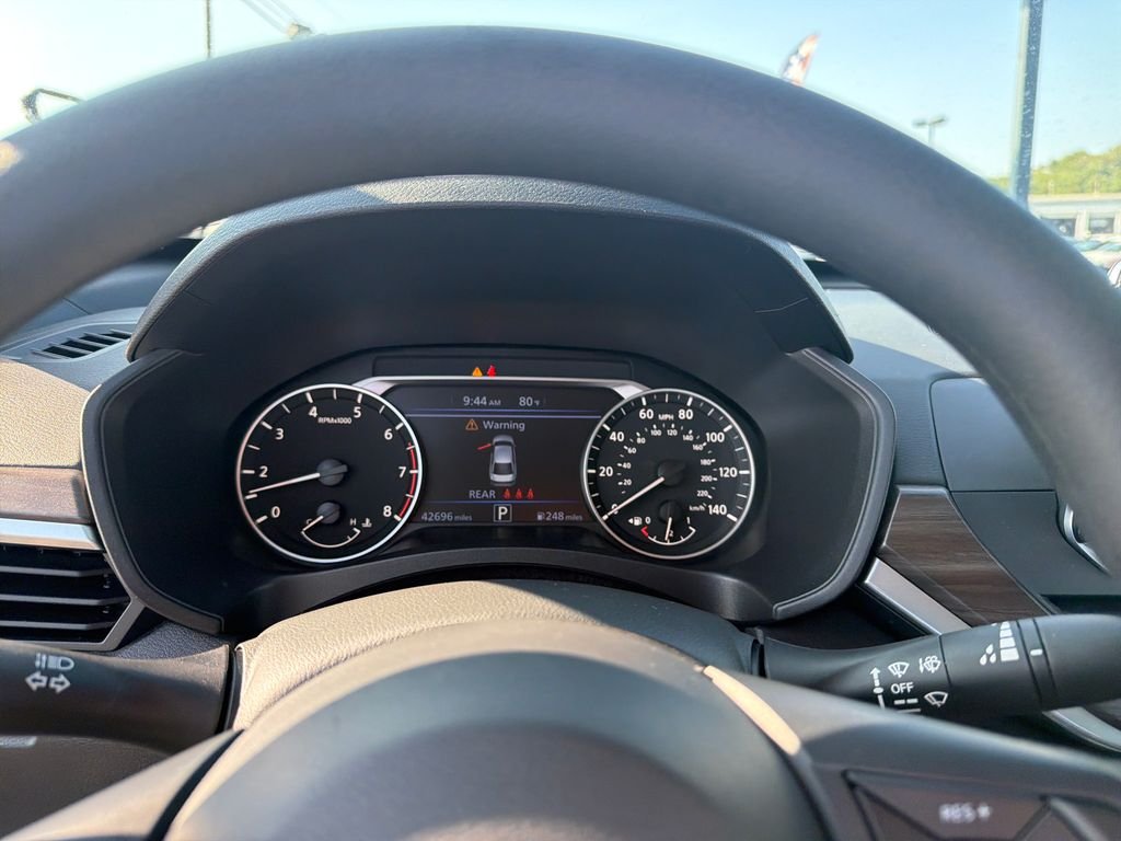 Used 2025 White Nissan 2.5 SV image 18