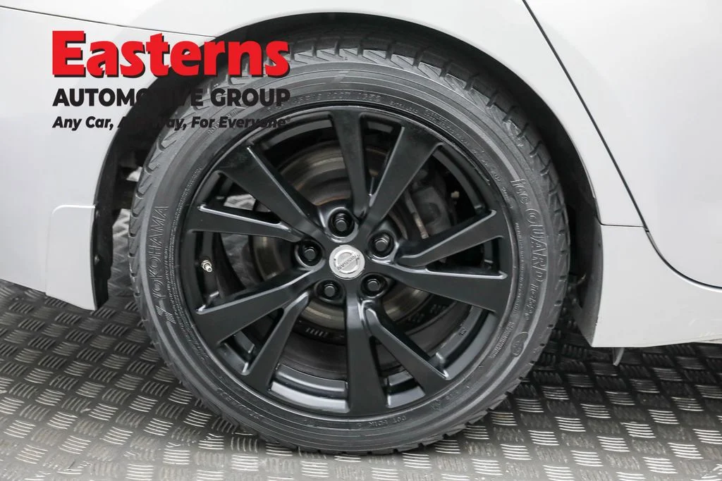 Used 2018 Silver Nissan 3.5 S image 30