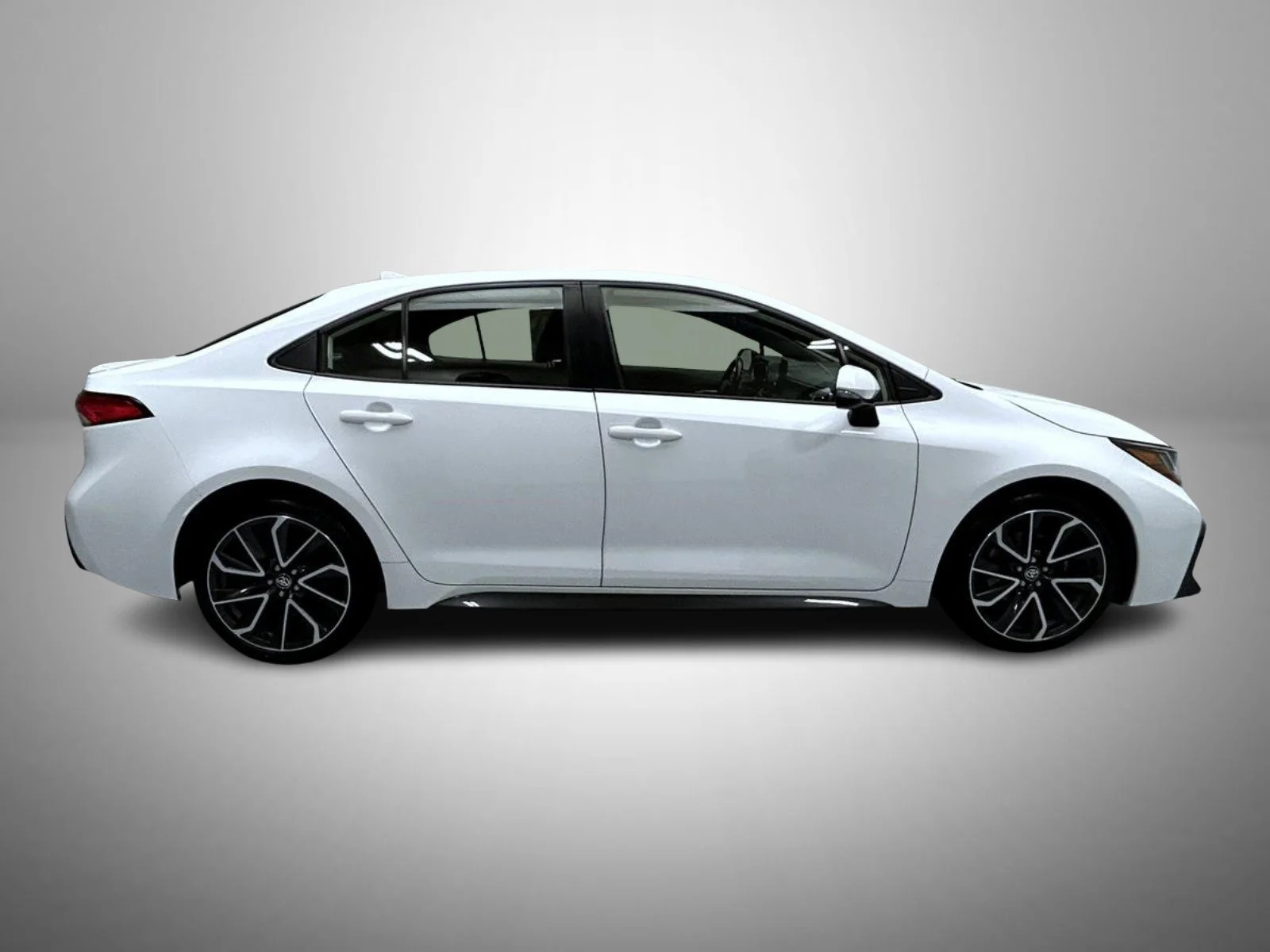 Used 2022 White Toyota SE image 4