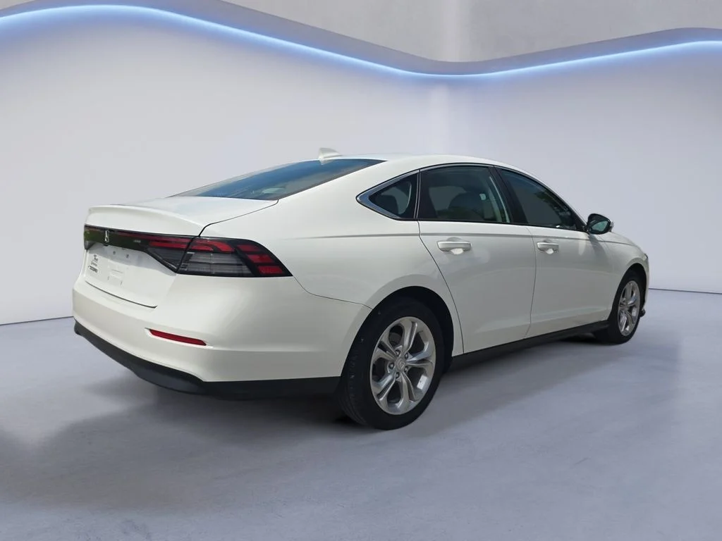 Used 2023 Platinum White Pearl Honda LX image 6