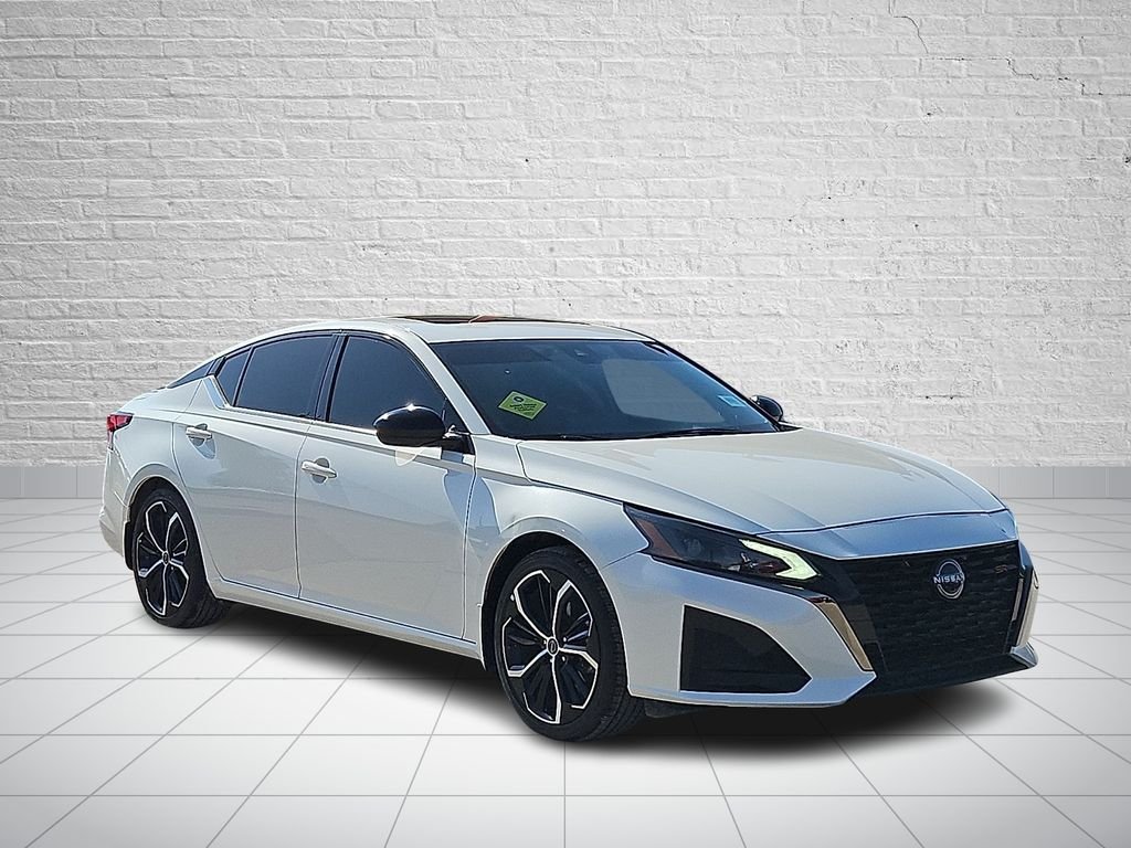 Used 2024 White Nissan 2.5 SR image 6