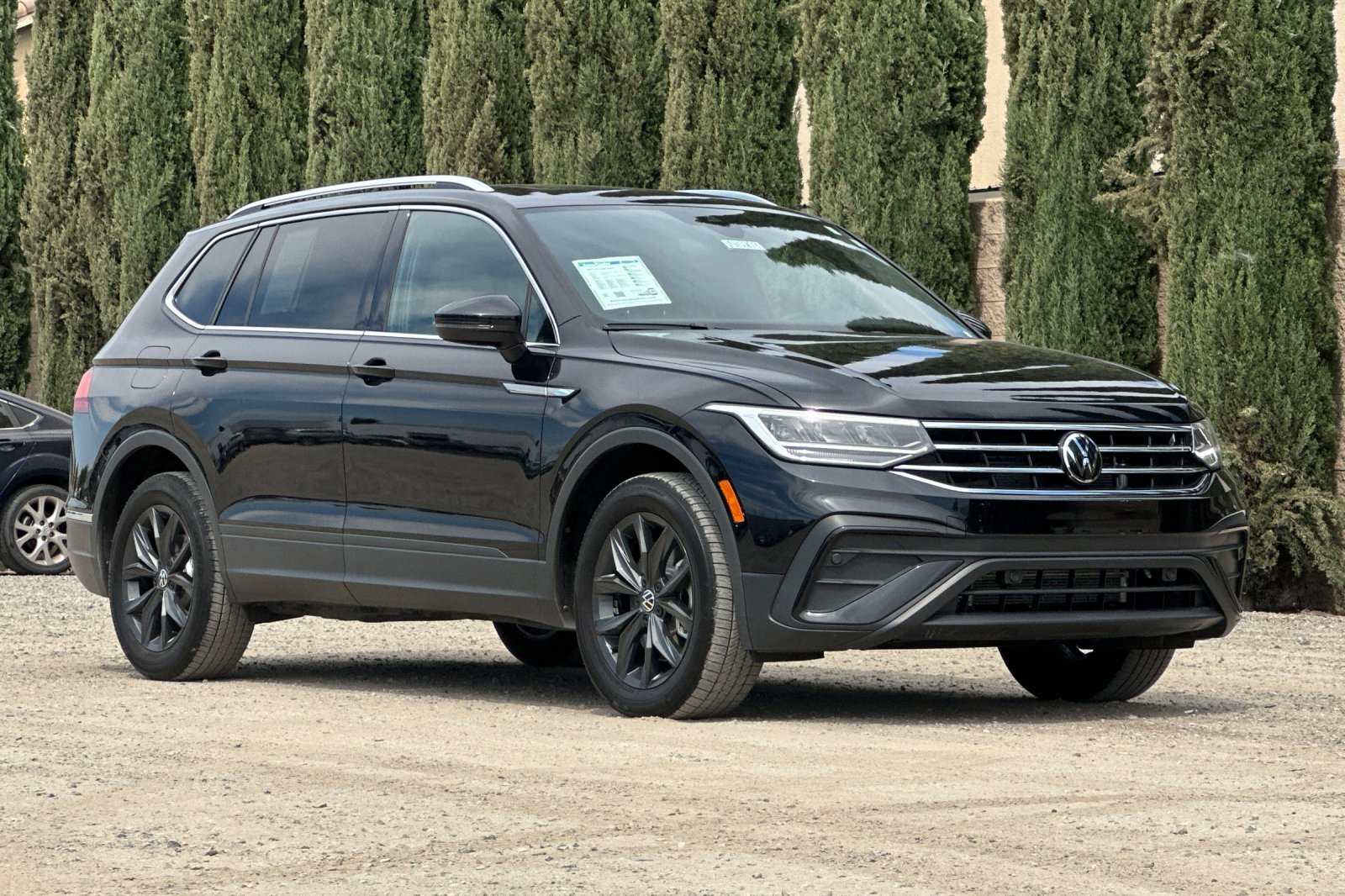 2024 Volkswagen Tiguan SE Wolfsburg Edition photo 2