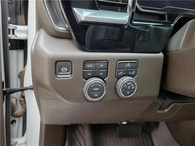 Used 2025 Summit White Chevrolet LT Trail Boss 4x4 Crew Cab 5.75 ft. box 147.4 in. image 13