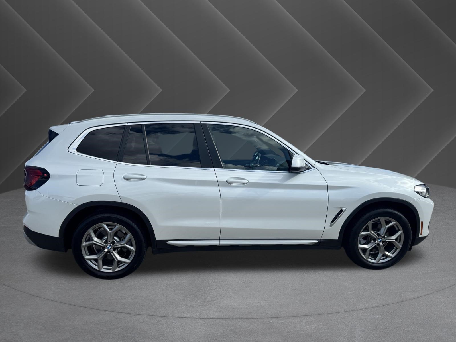 Used 2023 Mineral White Metallic BMW sDrive30i image 4