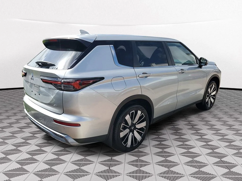 2025 Mitsubishi Outlander SE - Photo 6
