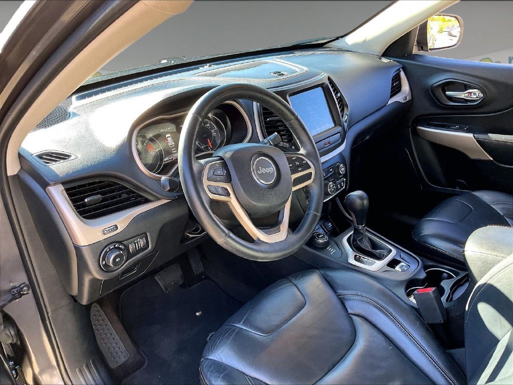 Used 2017 Gray Jeep Limited image 8