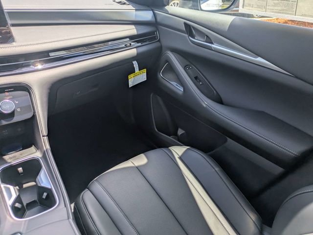 New 2027 2T RAD WHT INFINITI Sport AWD image 18