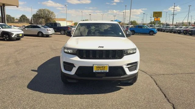 Used 2024 White Jeep Altitude image 3