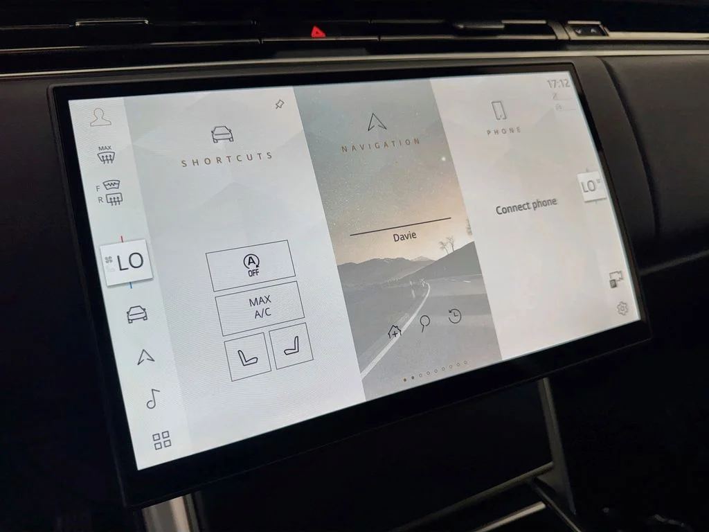 New 2027 Santorini Black Land Rover SE image 15