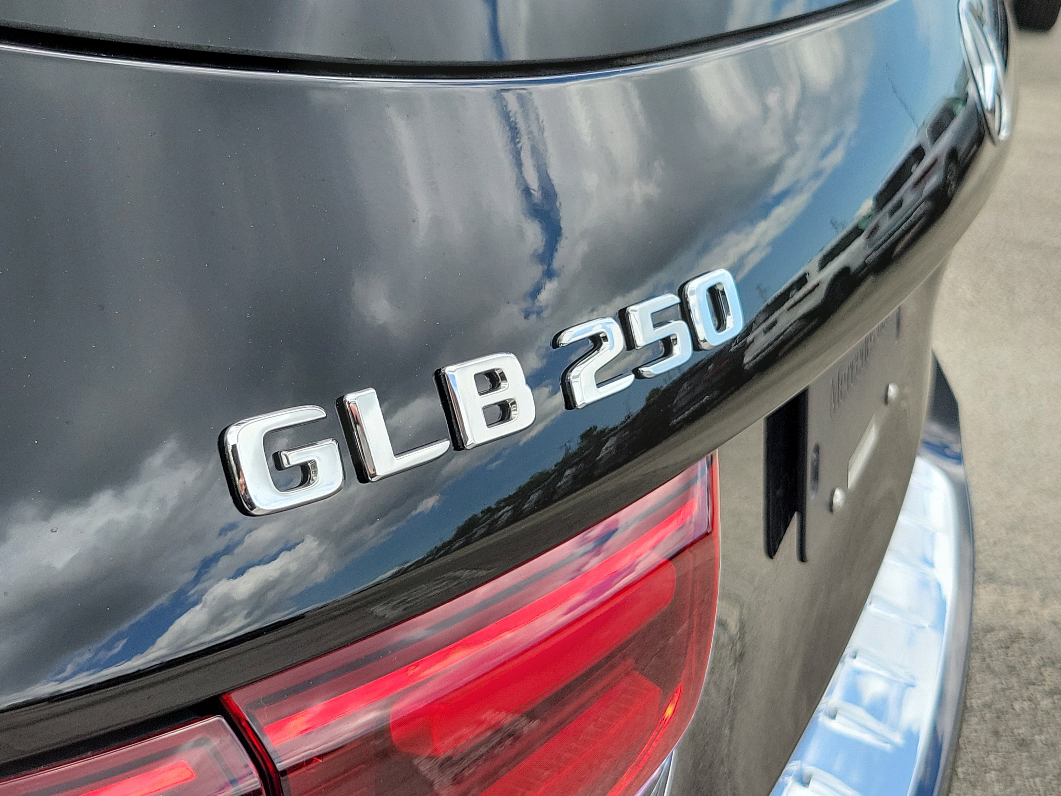 New 2026 Night Black Mercedes-Benz GLB 250 image 39