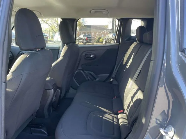 Used 2020 Gray Clearcoat Jeep Latitude image 11
