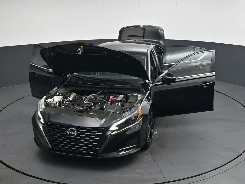 Used 2025 Black Nissan 2.5 SR image 54