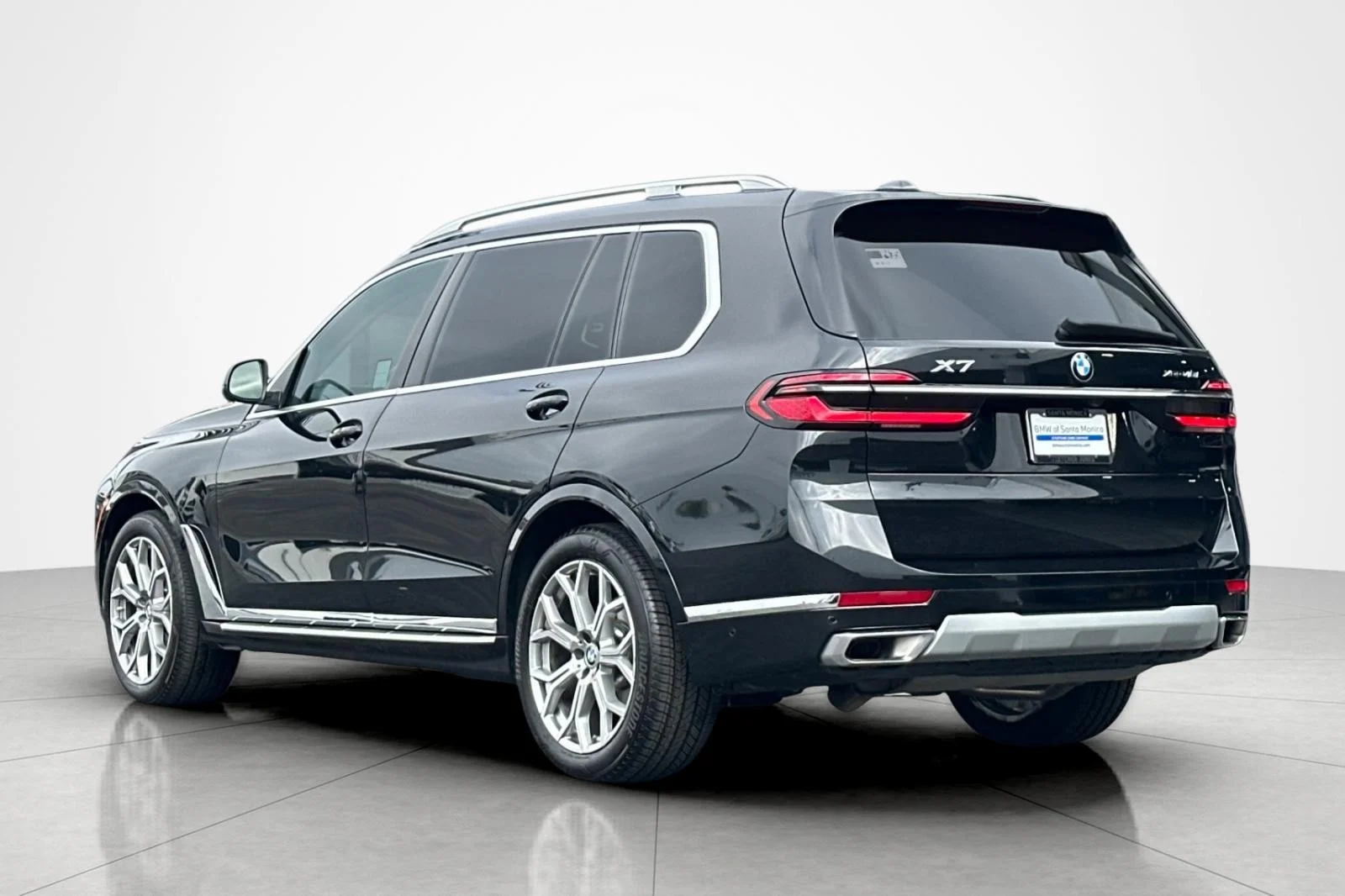 Used 2026 Black Sapphire Metallic BMW xDrive40i image 3