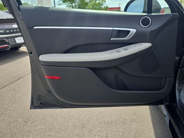 Used 2025 Gray Hyundai SEL image 13