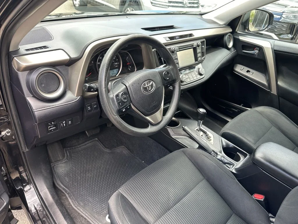 Used 2015 Black Toyota XLE image 9