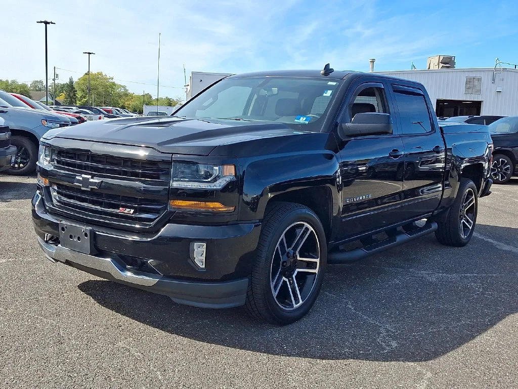 Used 2018 BLACK Chevrolet LT image 5