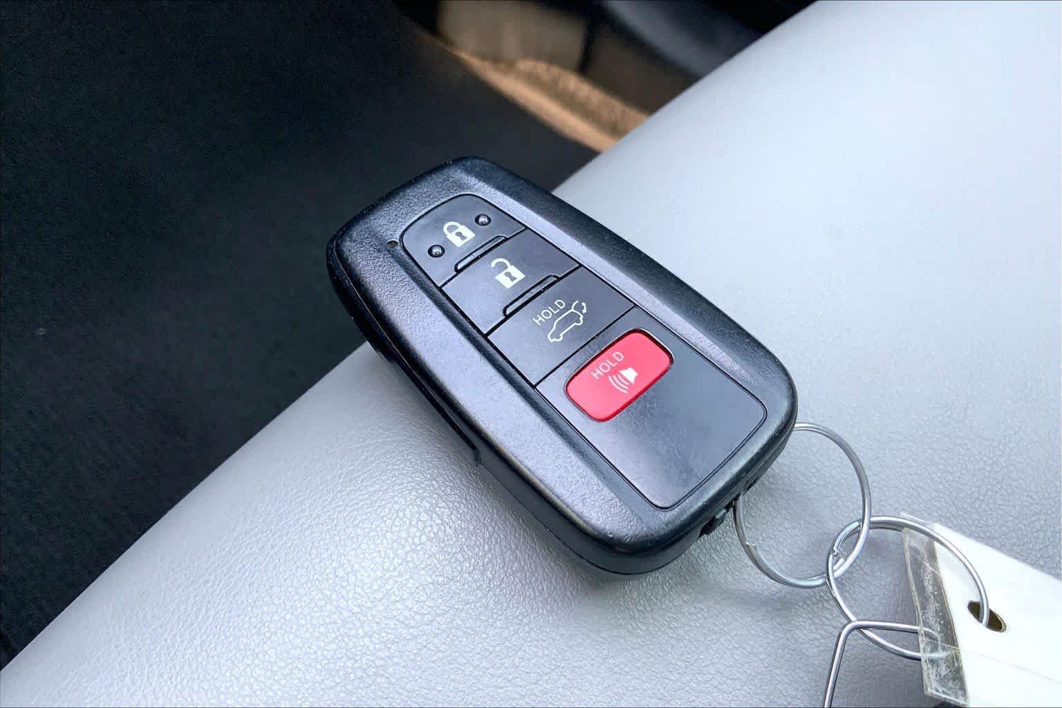 Used 2019 Lunar Rock Toyota XLE Premium image 15