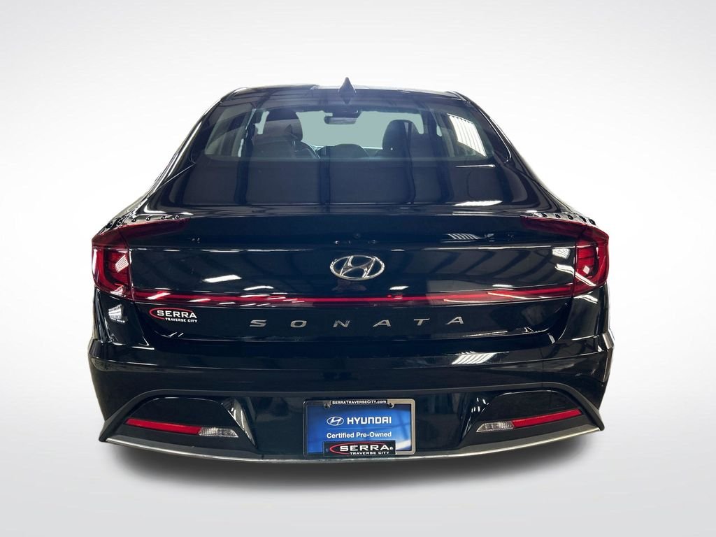 Certified Used 2022 Black Hyundai SE image 4