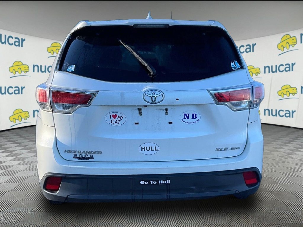 Used 2015 White Toyota XLE V6 image 3