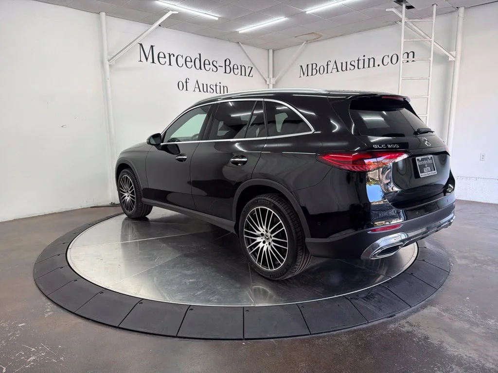 New 2027 Black Mercedes-Benz GLC 300 image 5