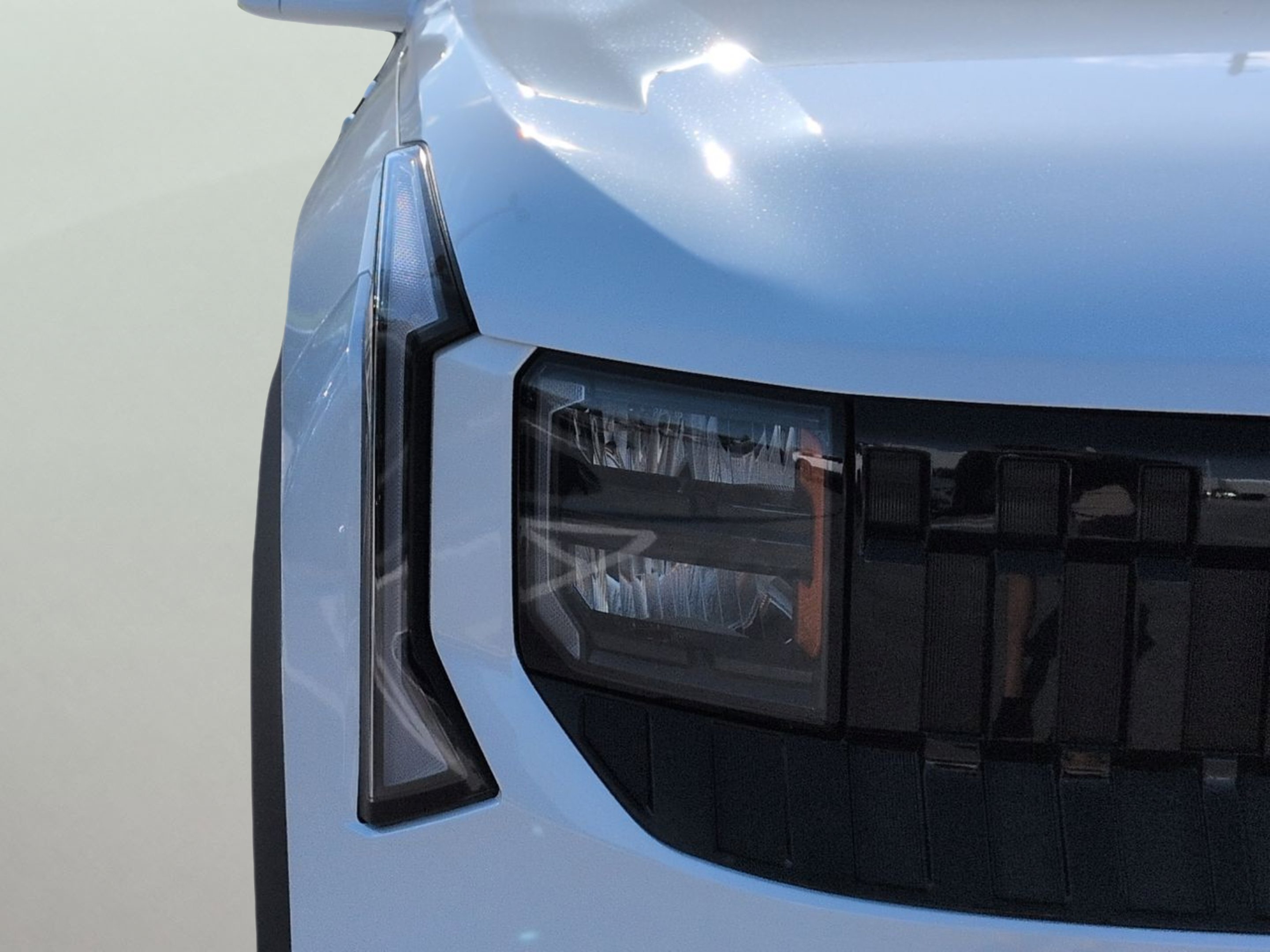 New 2027 Snow White Pearl Kia EX image 37