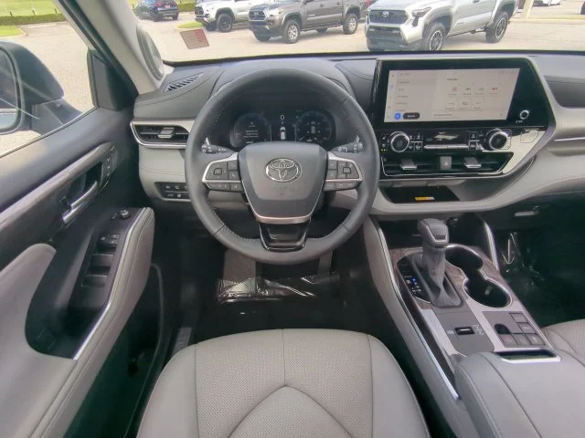 Used 2024  Toyota Limited image 19