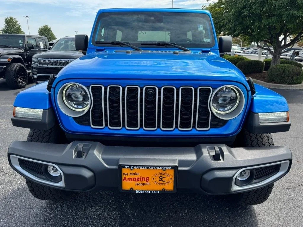 Used 2024 Blue Jeep Sahara image 9