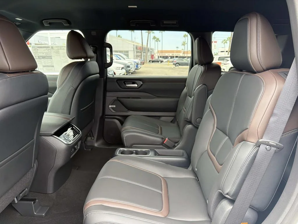 New 2026 Aspen White Tricoat Nissan SL image 26