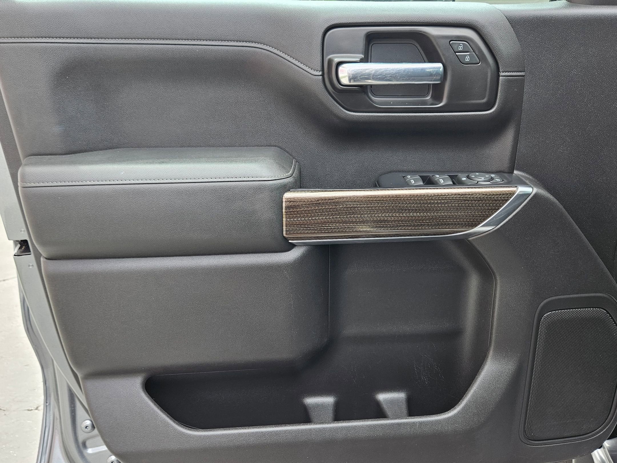 Used 2020 Satin Steel Metallic Chevrolet RST image 17