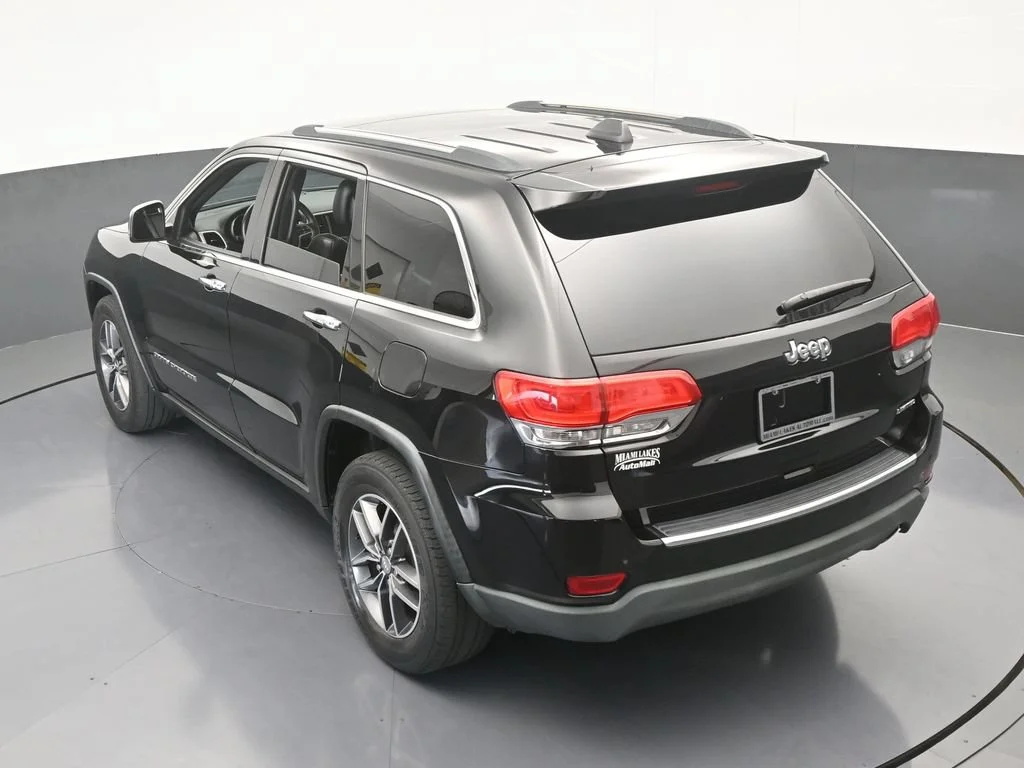 Used 2017 Diamond Black Crystal Pearlcoat Jeep Limited image 49