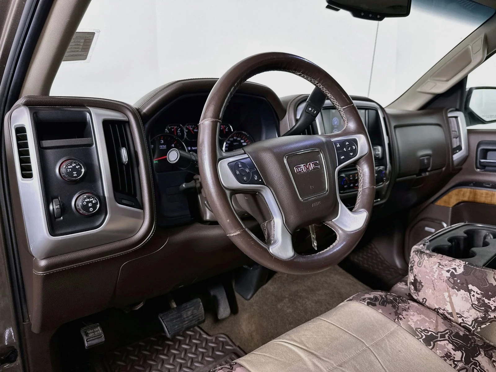 Used 2015 Bronze Alloy Metallic GMC SLT image 10