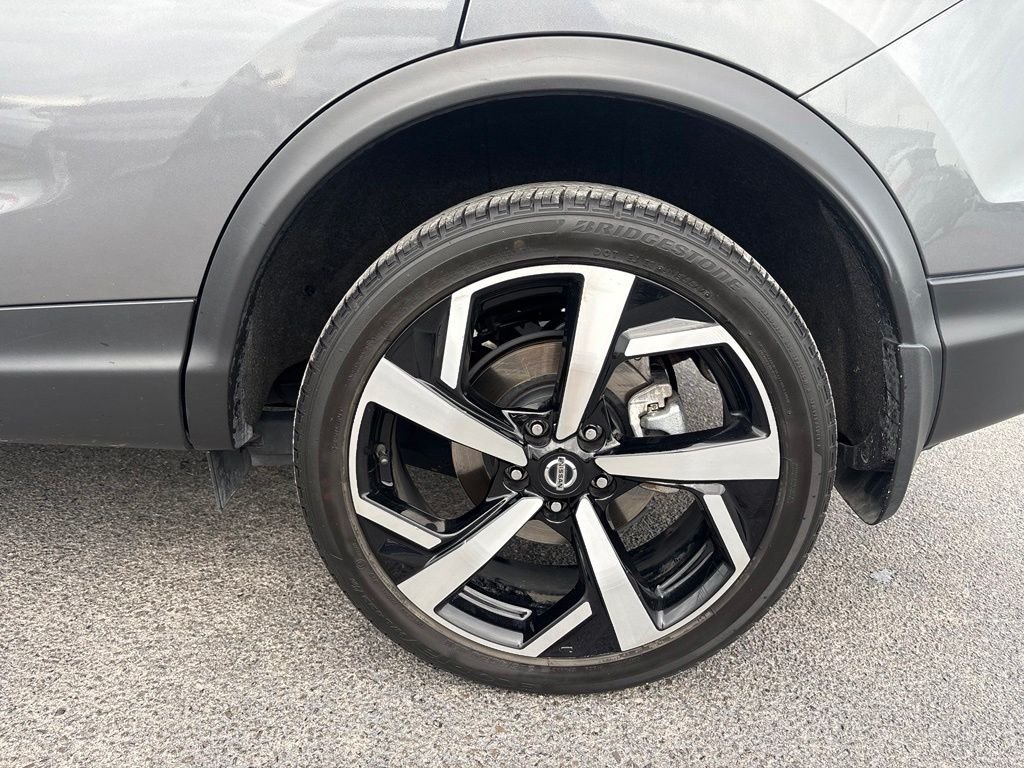 Certified Used 2022 Gray Nissan SL image 9