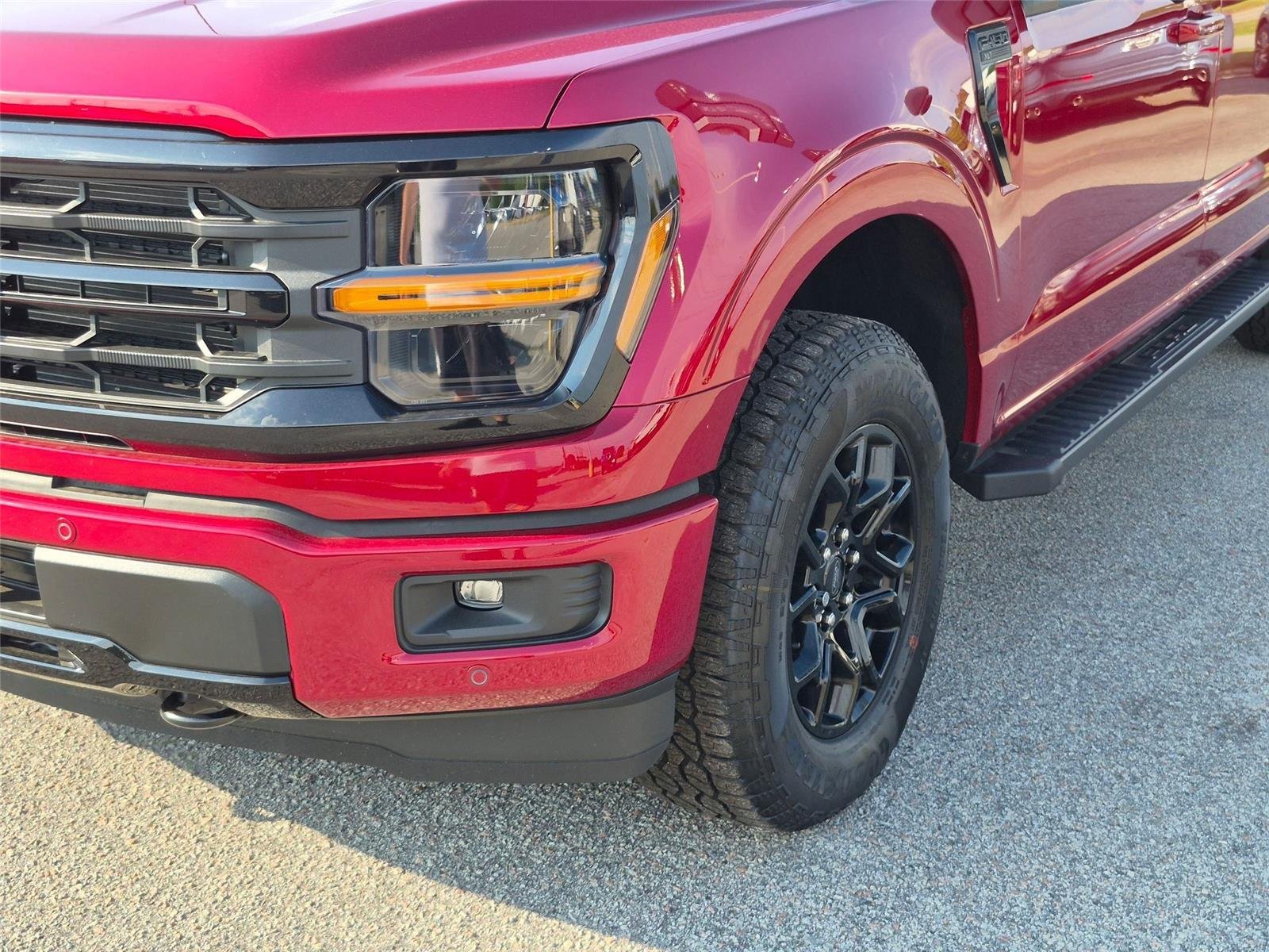 New 2026 Ruby Red Metallic Tinted Clearcoat Ford XLT image 9
