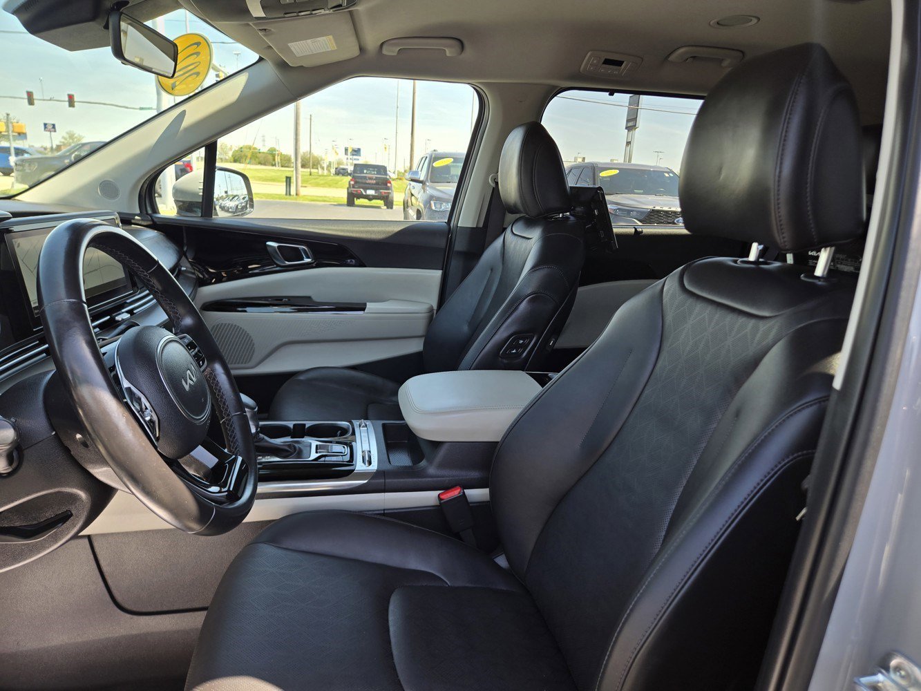 Used 2022 Ceramic Silver Kia SX image 25
