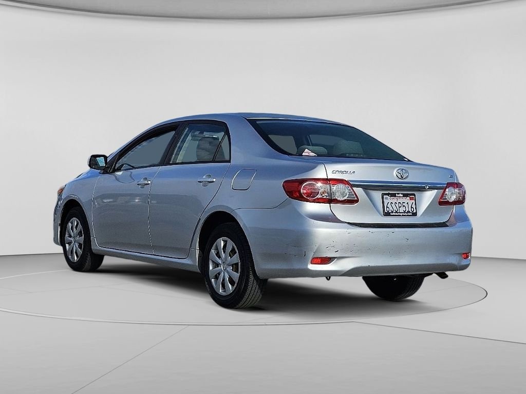 Used 2011 Classic Silver Metallic Toyota LE image 19