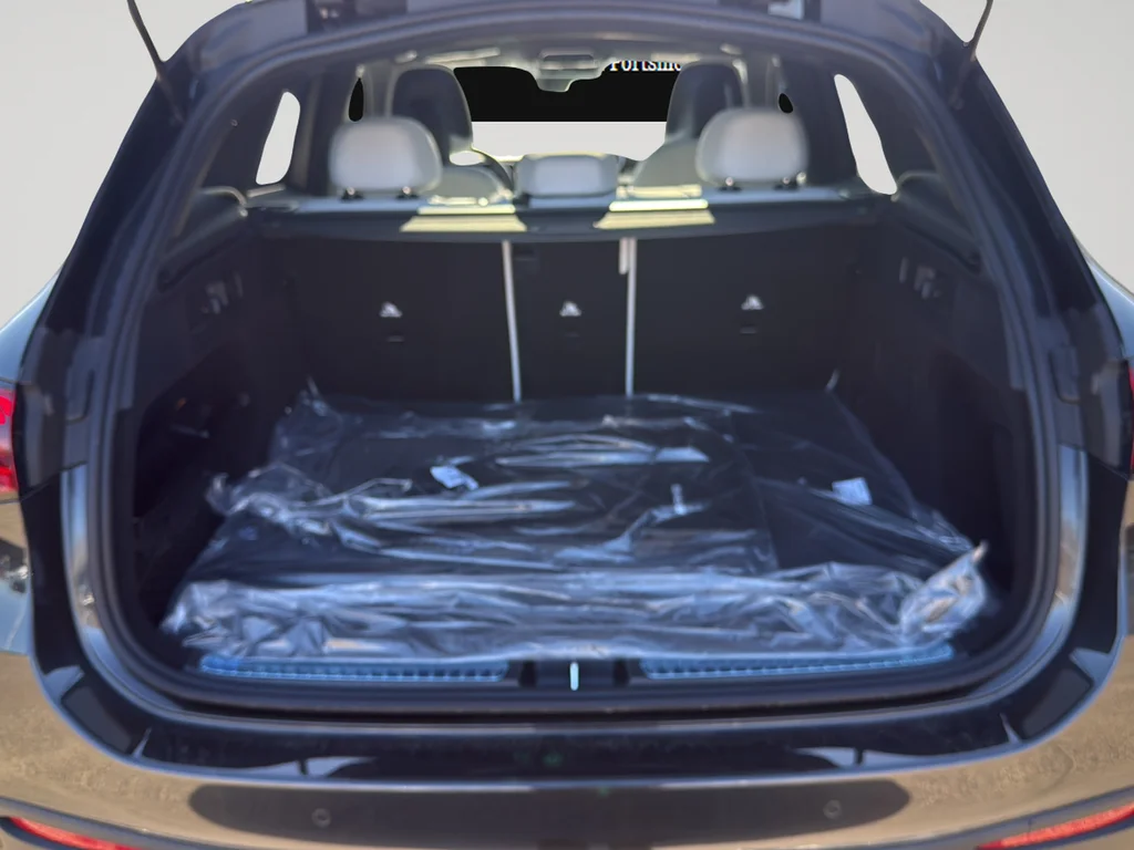 New 2026 Graphite Grey Metallic Mercedes-Benz GLC 300 image 21
