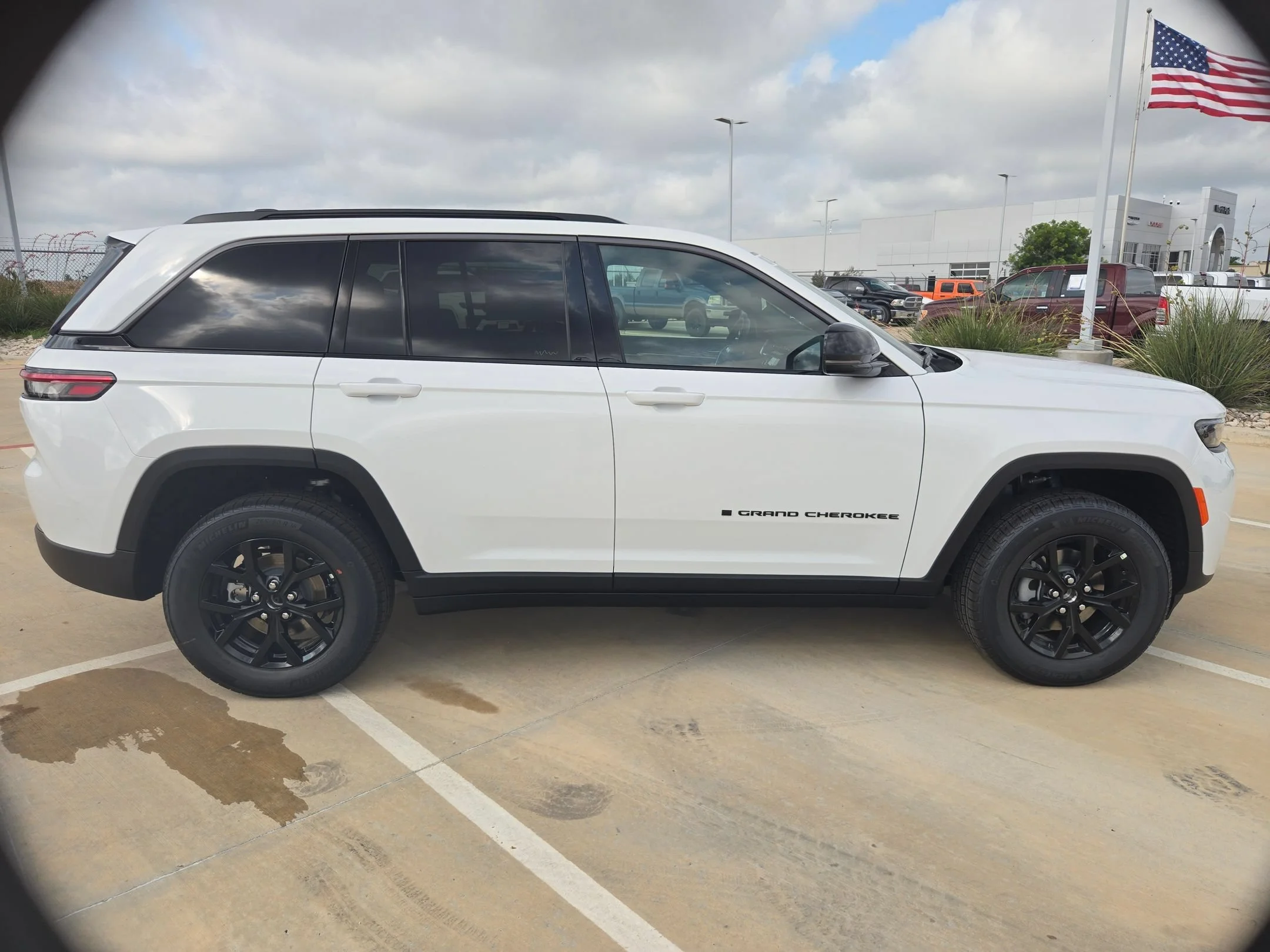 New 2026 Bright White Clearcoat Jeep Altitude image 2