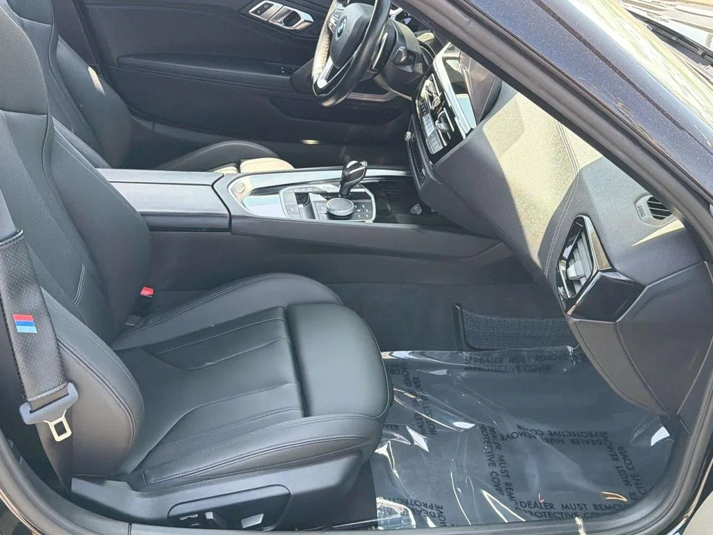 Used 2020 Black Sapphire Metallic BMW sDrive30i image 25