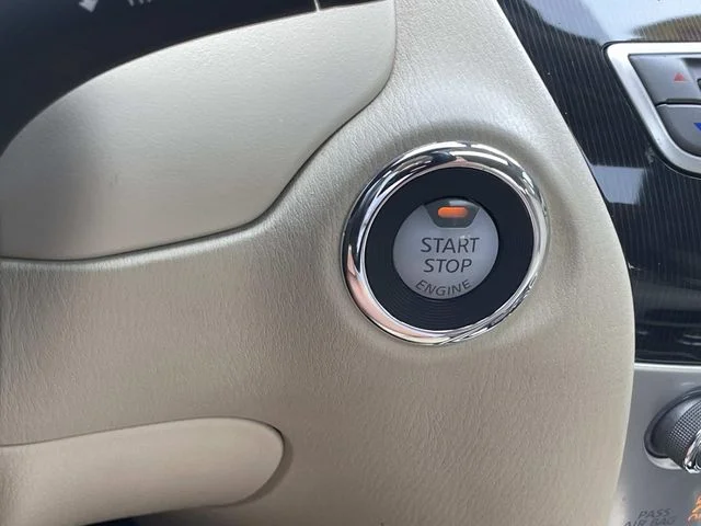 Used 2019 White INFINITI LUXE image 27
