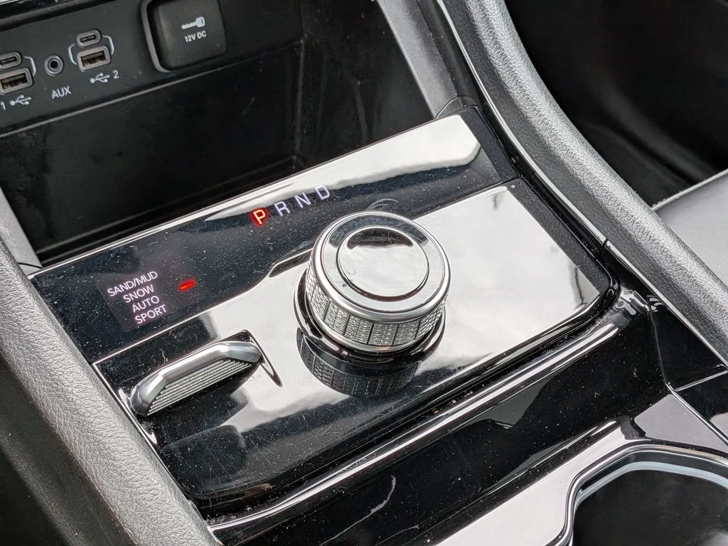 Used 2023 Silver Jeep Limited image 15