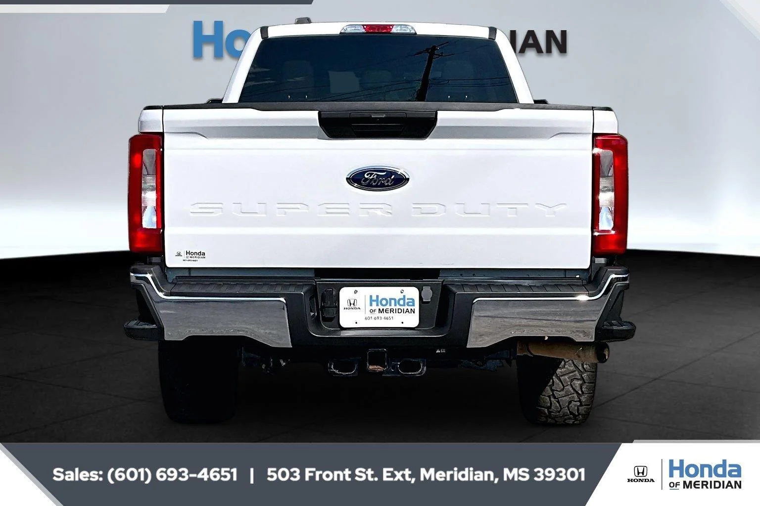 Used 2023 Oxford White Ford XLT image 4