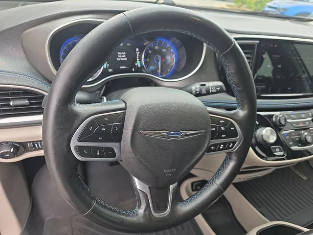 Used 2021 White Chrysler Touring L image 18